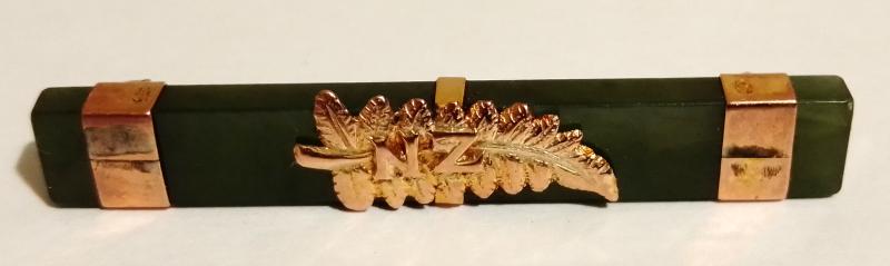 WW1 Period New Zealand 9ct Gold Sweetheart Brooch set on stone mount with pin assembly