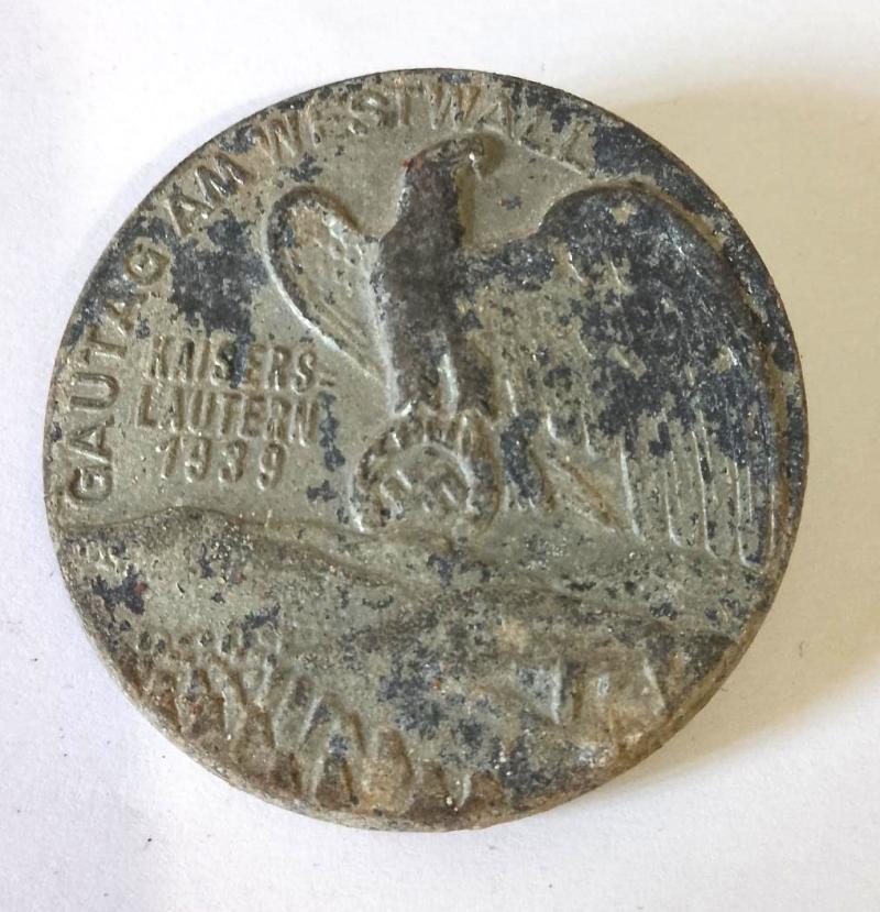 Third Reich Tinnie Badge