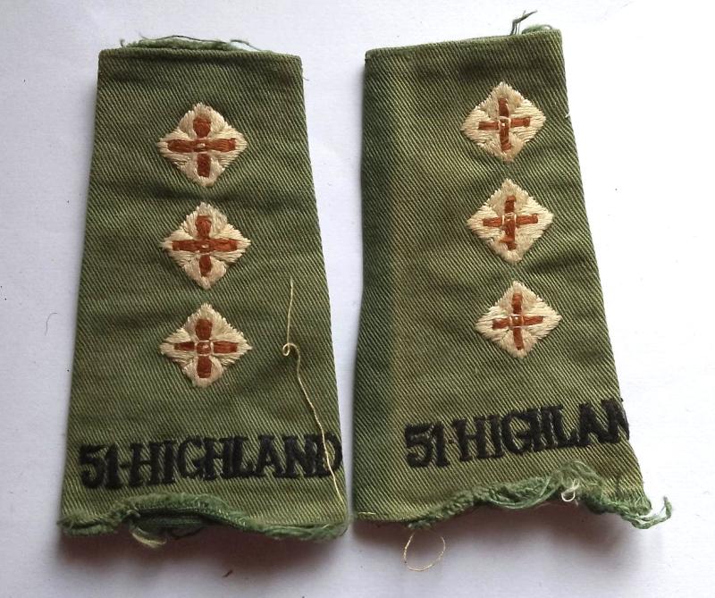 Matching Pair of Queens Own Highlanders / 51 st Highlanders Rank Insignia