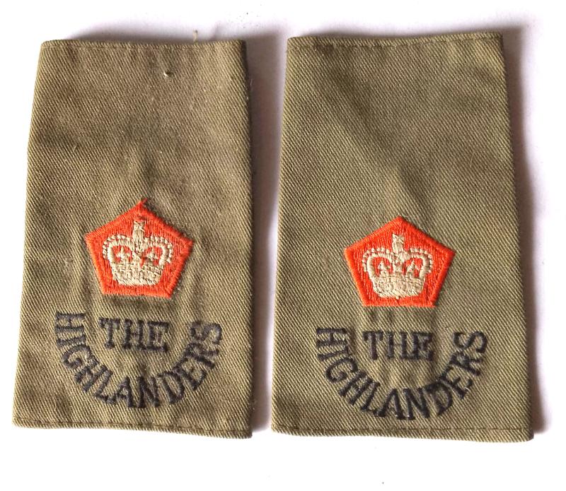 Pair pf Queens Own Highlanders Major Epaulettes
