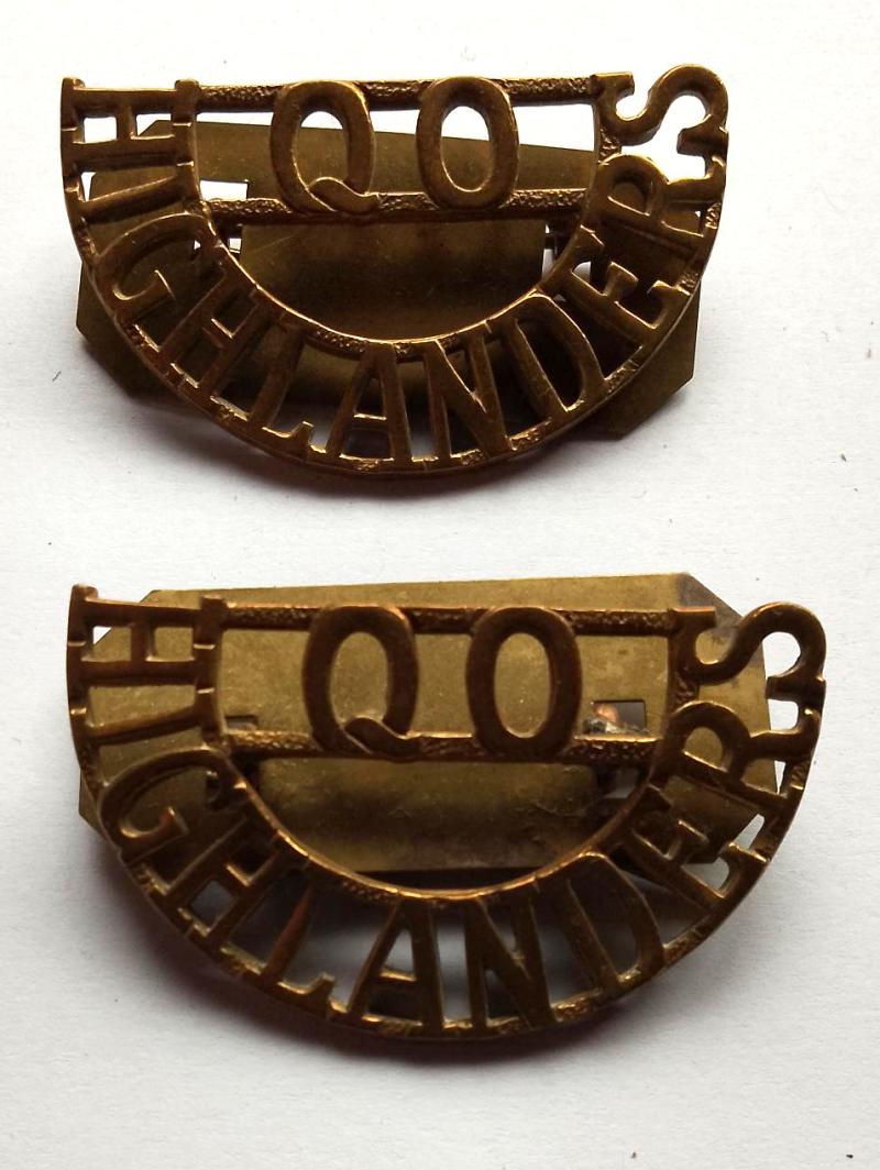 Matching Pair Queens Own Highlanders Brass Titles