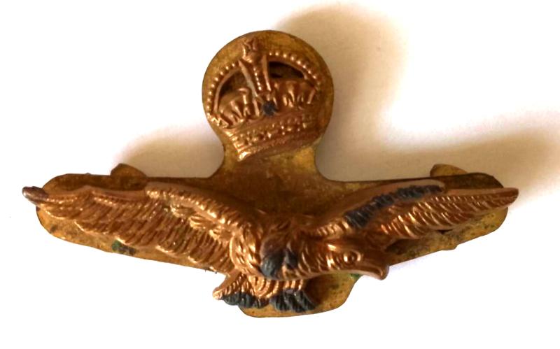 WW2 Period R.A.F Cap Badge