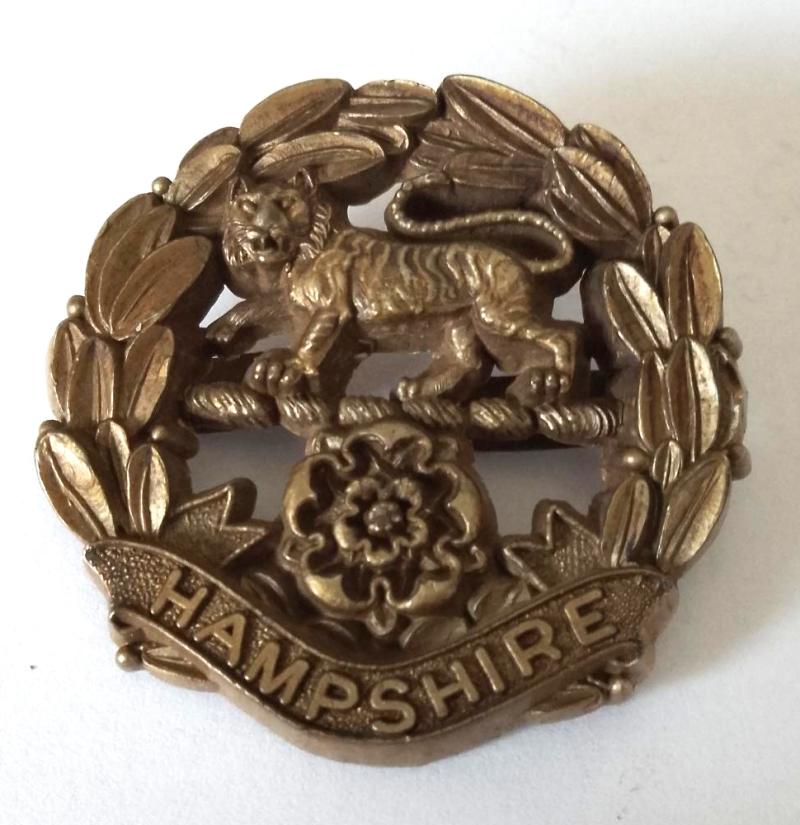 WW2 Hampshire Regiment Economy Cap Badge